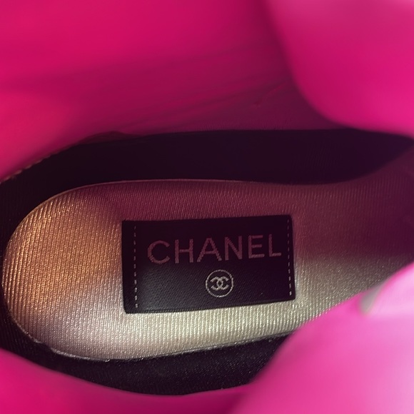 Chanel Suede High Top Sneakers in Pink G33726 38 S52 - Picture 9 of 14